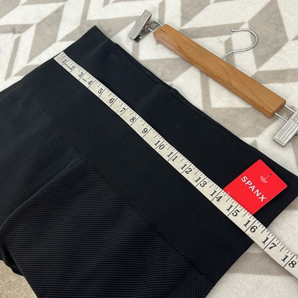 Spanx NWT Seamless Sculpt Chevron Ribbed Leggings Black size 3X #50237R - Picture 7 of 9